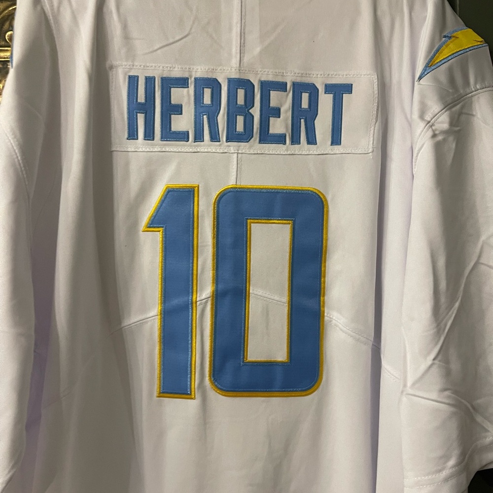 Men’s Nike Justin Herbert Chargers NFL Jersey Size 3X. - Picture 7 of 7